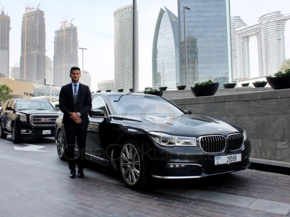 كيف تحجز سيارة مع سائق؟ cheapest rent a car in dubai with driver