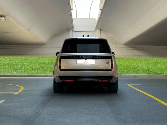 عرض الصيف رنج روفر فوج SE سيارة SUV  للإيجار في دبي