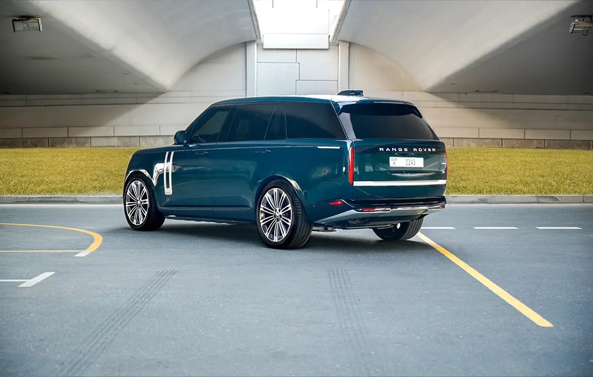 Hire the elegant Range Rover Autobiography SUV in Dubai