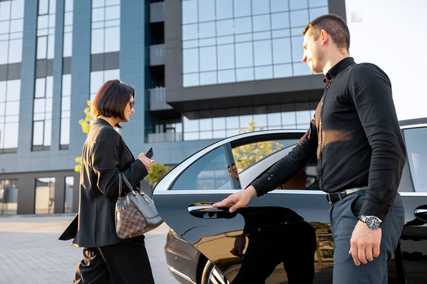 Self-Drive vs Chauffeur: What’s Best for Business Travelers in Dubai? Self-Drive vs Chauffeur: What’s Best for Business Travelers in Dubai